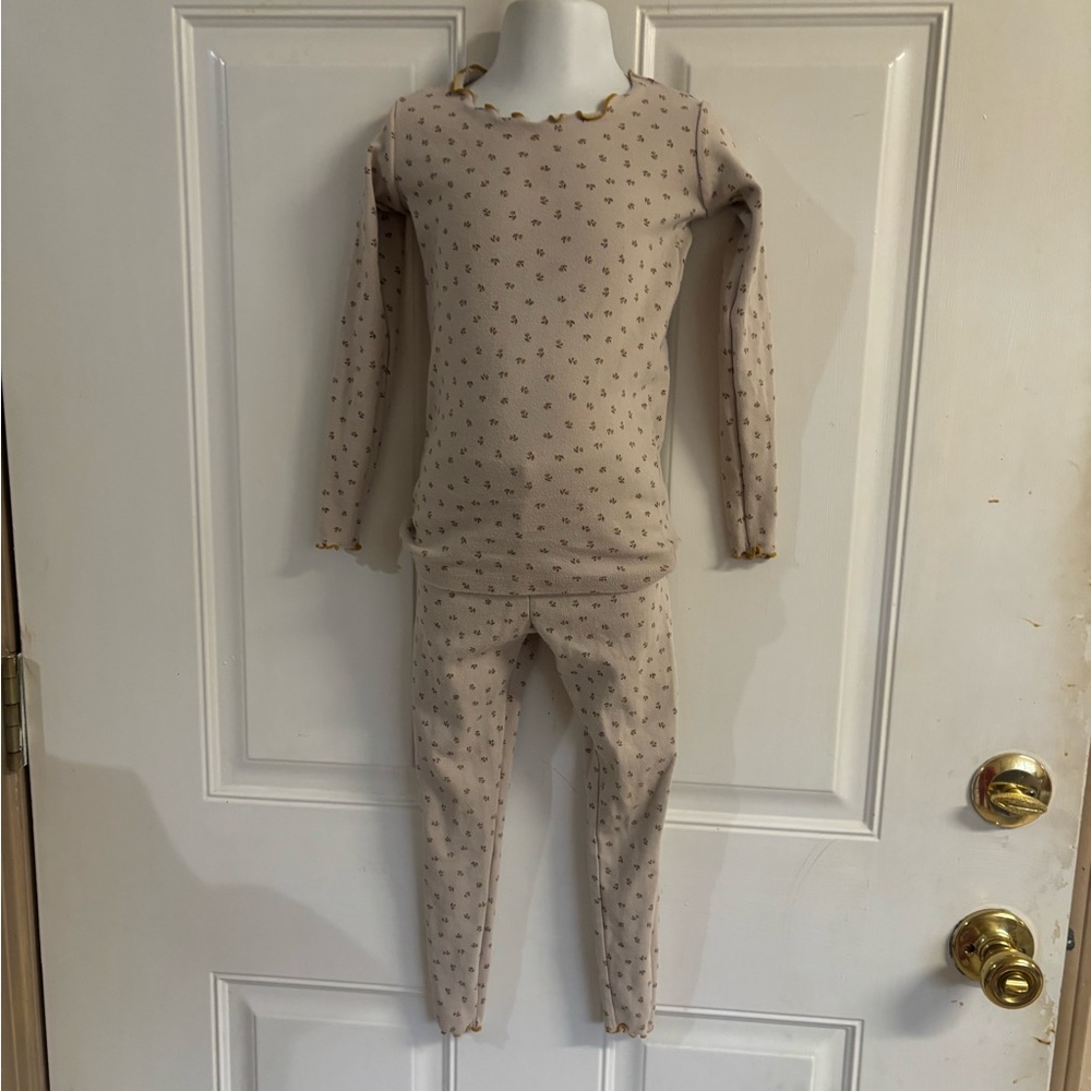 XL 4T AVAUMA Liang Beige Snug fit Flower Pattern Design Ruffled Shirring Pajama